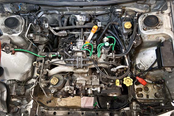 Cómo limpiar el motor de un coche en el taller