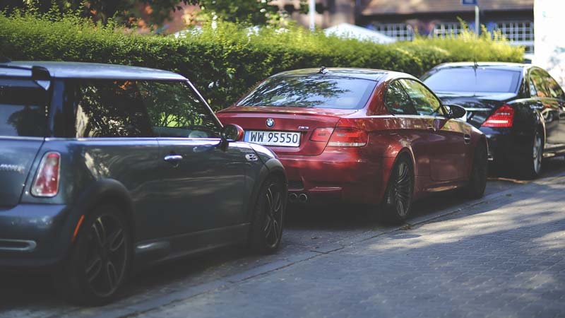 Consejos para evitar los peligros cuando tu coche duerme en la calle