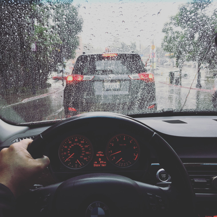 coche lluvia