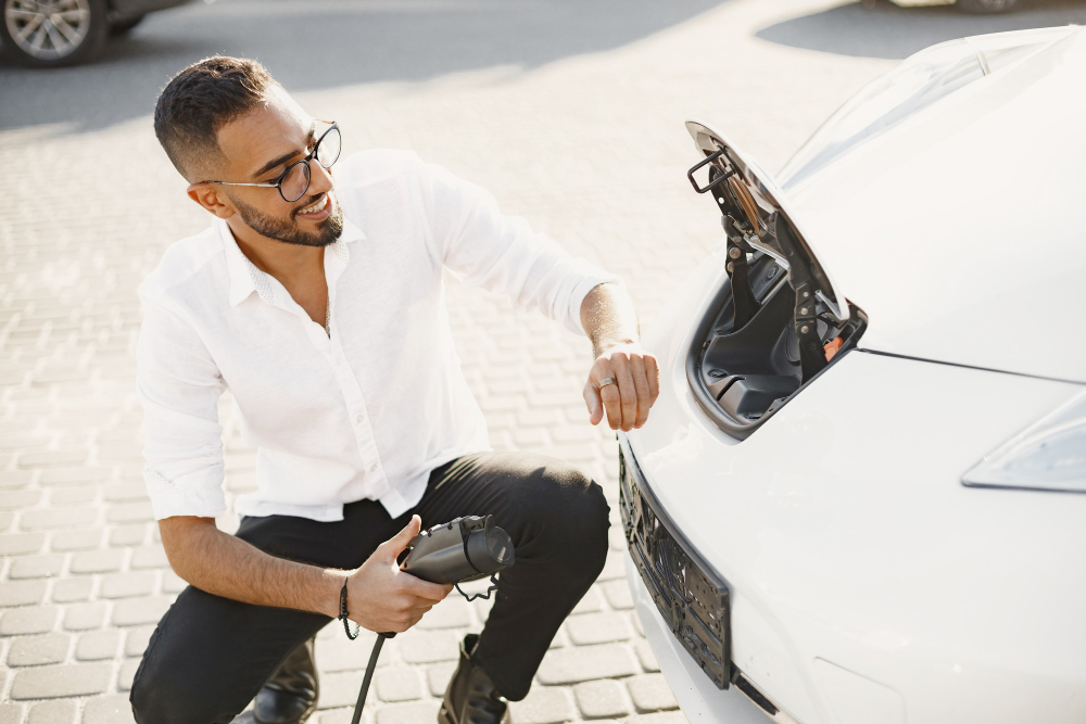 Diferencias entre los coches eléctricos híbridos y los híbridos enchufables